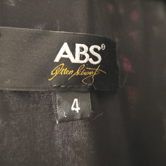 Elegant Black Lace Evening Dress - Picture 3 of 7